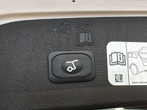 Used 2017 Ford Escape Titanium AWD/4WD image 29