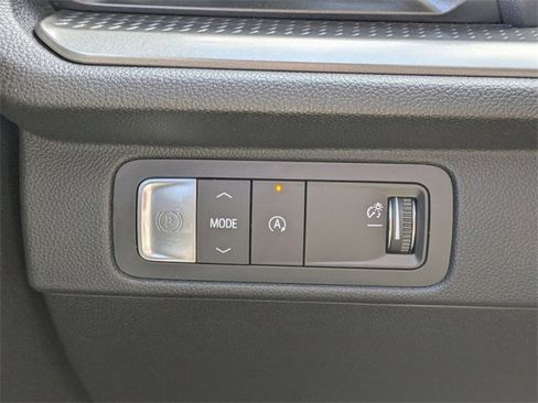 Used 2024 Chevrolet Traverse LT image 18