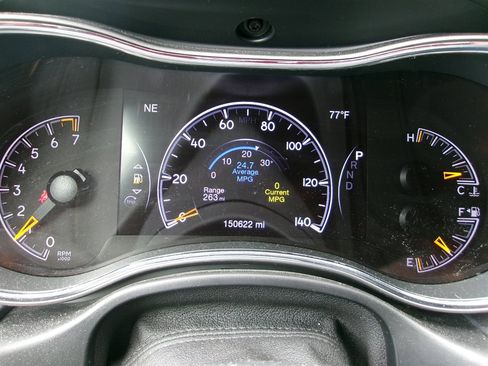 Used 2018 Jeep Grand Cherokee Laredo image 17