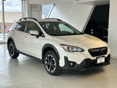 Used 2023 Subaru Crosstrek 2.0i Premium image 3