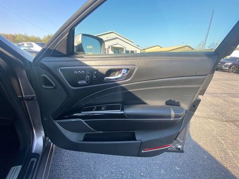 Used 2016 Kia K900 Luxury image 11