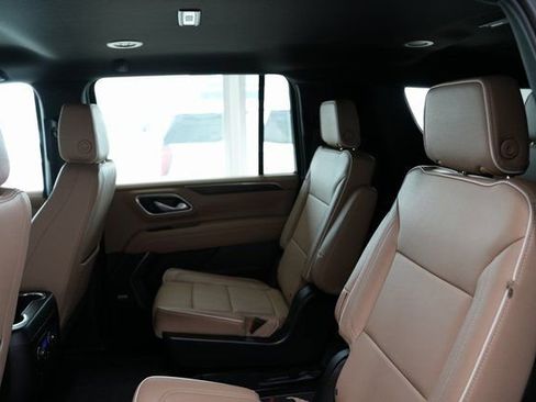 Used 2024 Chevrolet Suburban Premier image 20
