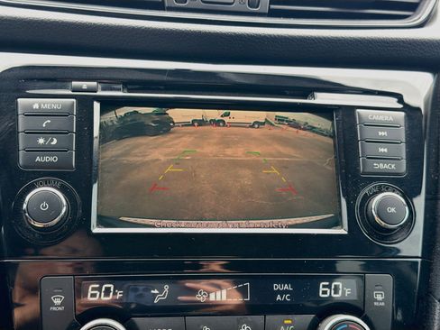 Used 2018 Nissan Rogue SV FWD image 31