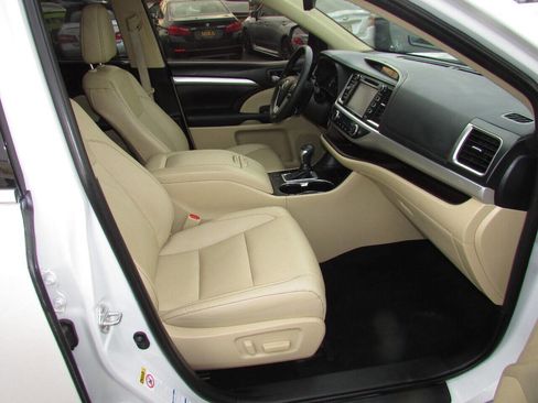 Used 2019 Toyota Highlander XLE image 33