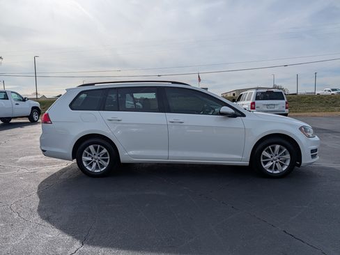 Used 2017 Volkswagen Golf S image 5