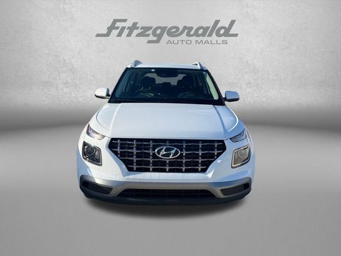 Used 2025 Hyundai Venue SEL FWD image 3