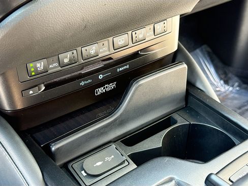 Used 2019 Lexus ES 350 w/ Accessory Package image 11