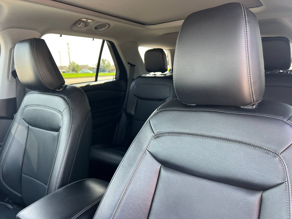 Used 2021 Ford Explorer Limited w/ Equipment Group 301A AWD/4WD image 17