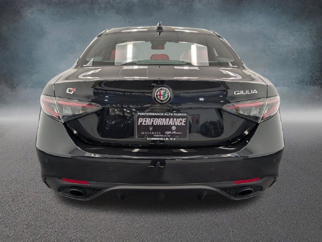 Used 2024 Alfa Romeo Giulia Veloce AWD/4WD image 5