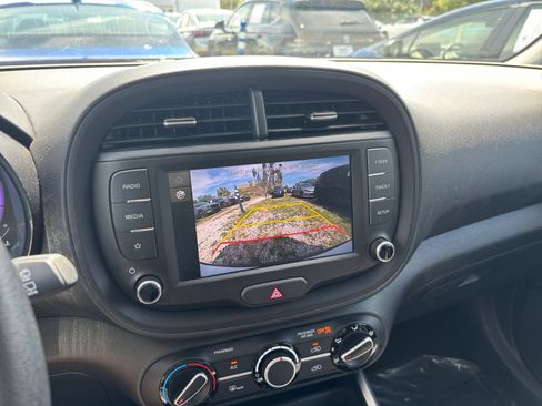 Used 2025 Kia Soul LX w/ LX Technology Package FWD image 24