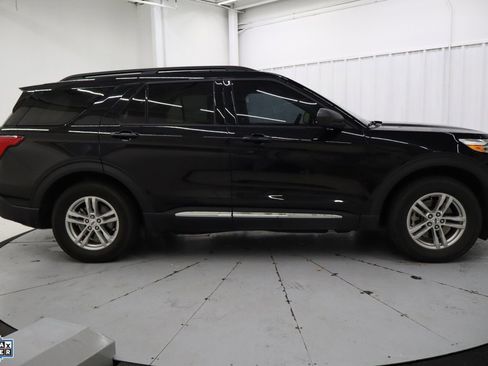 Certified 2023 Ford Explorer XLT image 2