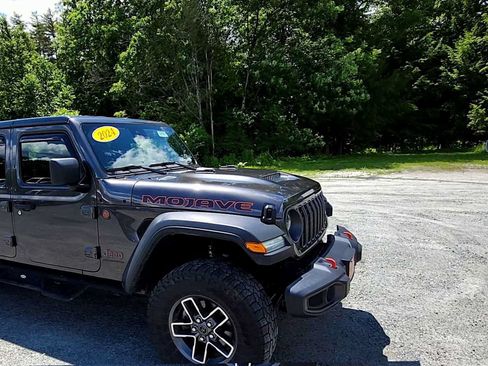 Used 2024 Jeep Gladiator Mojave w/ Convenience Group AWD/4WD image 2