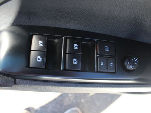 Used 2020 Toyota Camry LE image 27