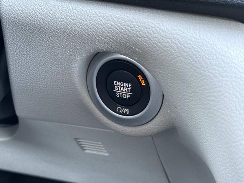 Used 2023 Chrysler Voyager LX image 20