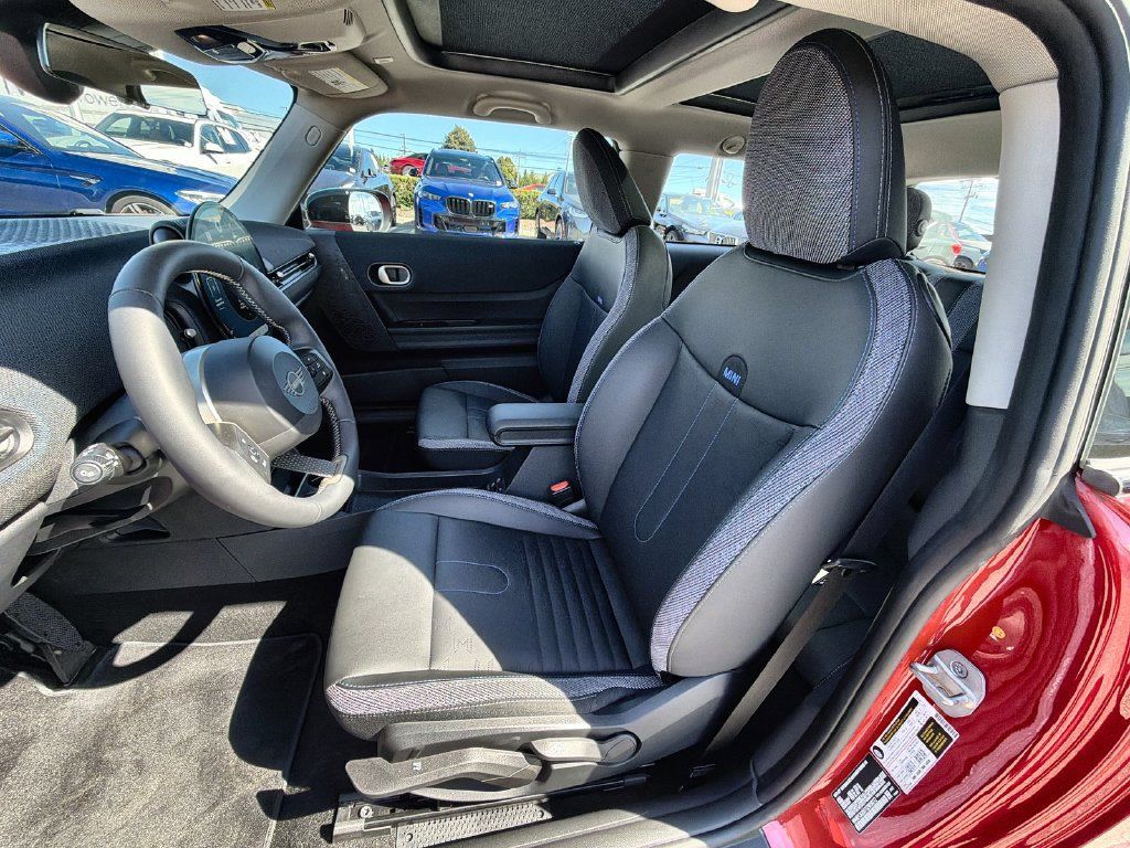 Used 2025 MINI Cooper 2-Door Hardtop FWD image 19