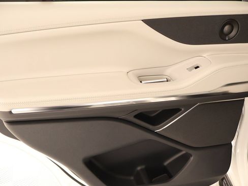 New 2026 Lincoln Navigator Premiere AWD/4WD image 18