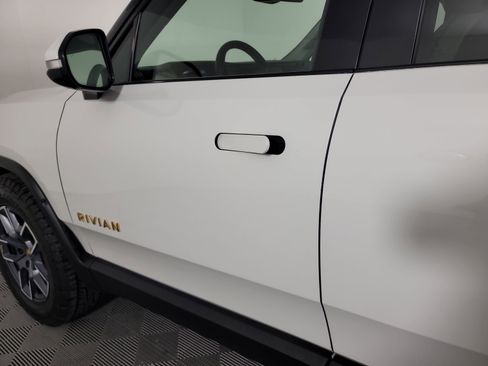 Used 2022 Rivian R1T Adventure image 33