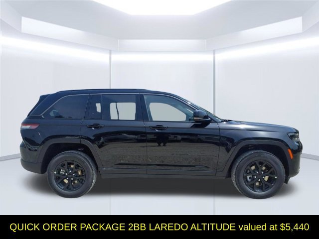 New 2026 Jeep Grand Cherokee Altitude AWD/4WD image 2