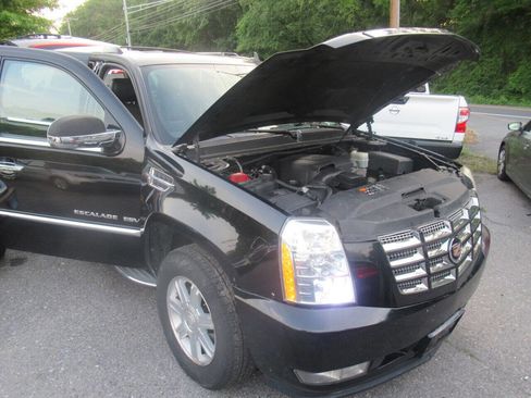 Used 2013 Cadillac Escalade ESV AWD w/ Livery Package image 6