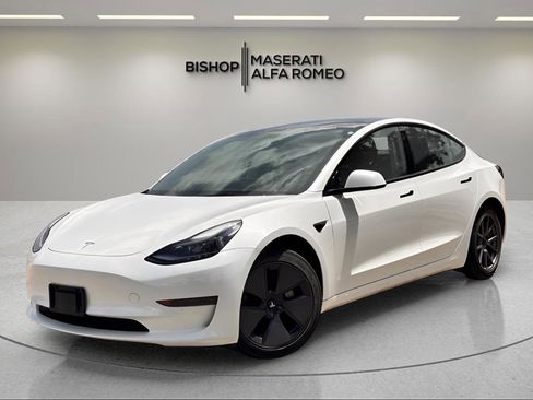 Used 2023 Tesla Model 3 Standard Range RWD image 2