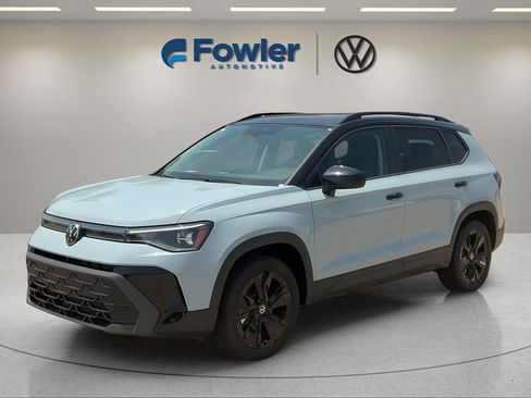 New 2026 Volkswagen Taos SE FWD image 3