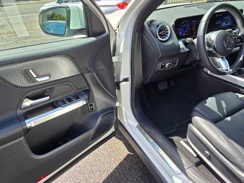 Used 2024 Mercedes-Benz EQB 250+ image 19