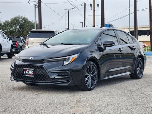 Used 2024 Toyota Corolla SE image 3