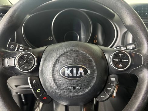 Used 2018 Kia Soul + FWD image 14