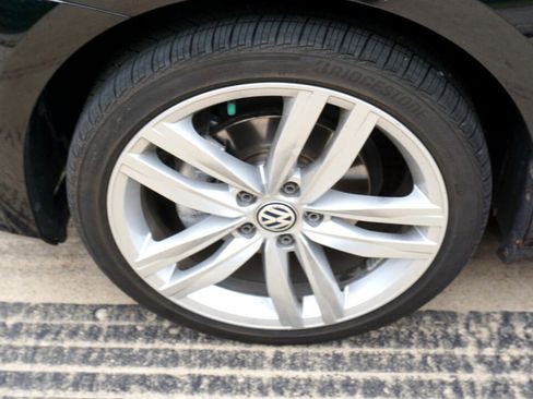 Used 2017 Volkswagen Golf SEL image 9