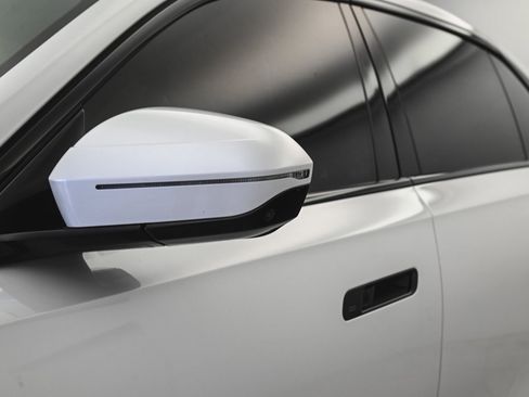 Used 2023 BMW 760i xDrive image 47