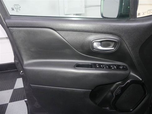 Used 2020 Jeep Renegade Altitude AWD/4WD image 17