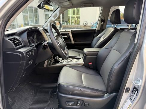 Used 2022 Toyota 4Runner SR5 Premium image 9