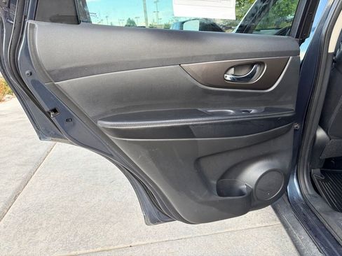 Used 2014 Nissan Rogue SV AWD/4WD image 13