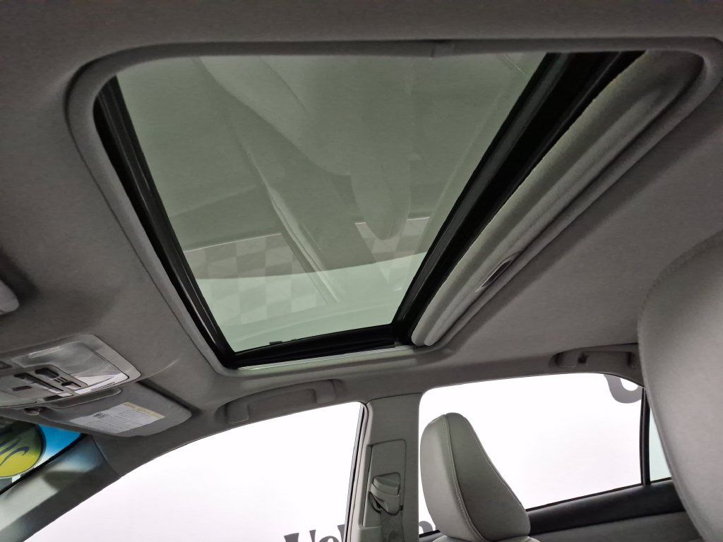 Used 2015 Toyota Camry XLE w/ Moonroof Package FWD image 25