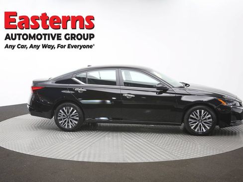 Used 2025 Nissan Altima 2.5 SV FWD image 46
