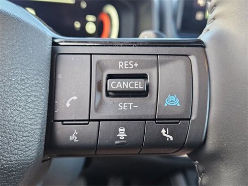 Used 2025 Nissan Rogue Platinum w/ Tech Package image 27