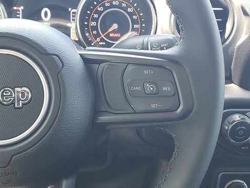 Used 2023 Jeep Gladiator Sport AWD/4WD image 27