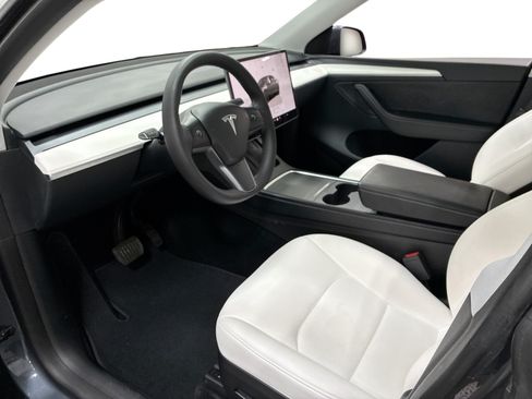 Certified 2023 Tesla Model Y Long Range AWD/4WD image 9