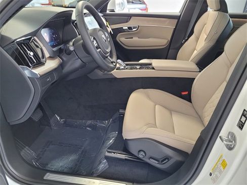 New 2026 Volvo XC90 B5 Plus w/ Protection Package image 5