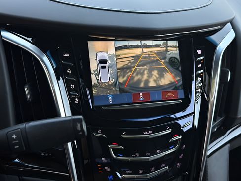 Used 2020 Cadillac Escalade ESV Platinum AWD/4WD image 7