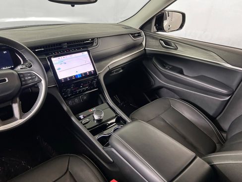 Used 2023 Jeep Grand Cherokee Limited image 23