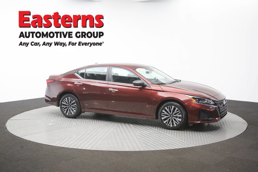 Used 2025 Nissan Altima 2.5 SV FWD image 45