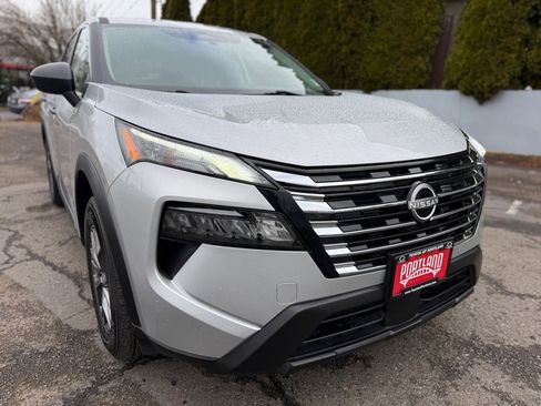 Used 2024 Nissan Rogue S image 2