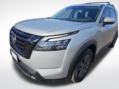 Used 2023 Nissan Pathfinder SV w/ SV Premium Package image 32