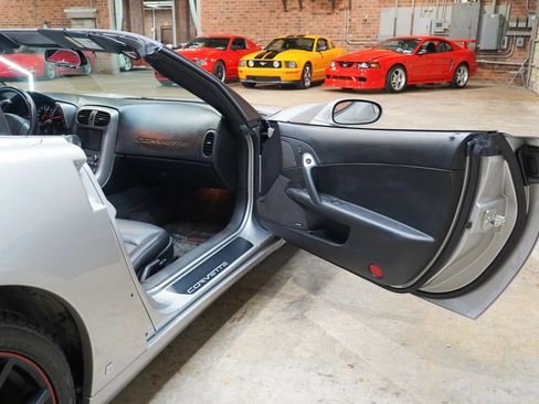 Used 2006 Chevrolet Corvette Convertible w/ Preferred Equipment Group RWD image 46
