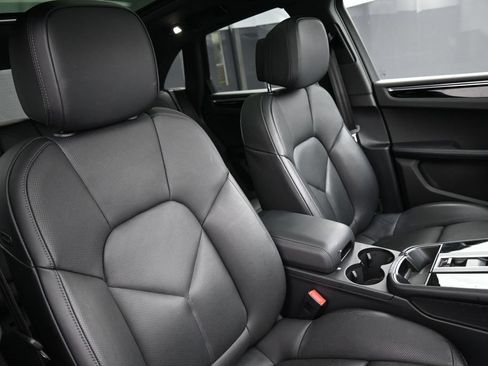 Certified 2026 Porsche Macan AWD/4WD image 28