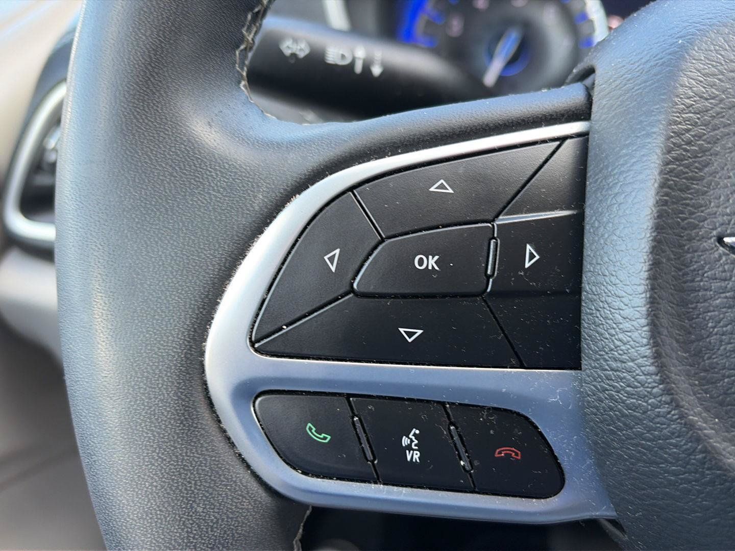 Used 2024 Chrysler Pacifica Touring-L FWD image 14