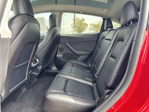 Used 2021 Tesla Model Y Long Range AWD/4WD image 23