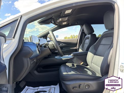 Used 2025 Chevrolet Equinox EV LT w/ LPO, Blackout Package AWD/4WD image 10
