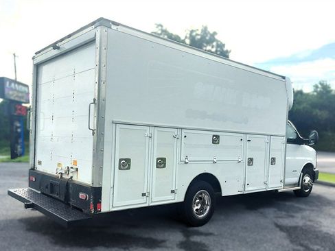 Used 2017 Chevrolet Express 4500 image 5